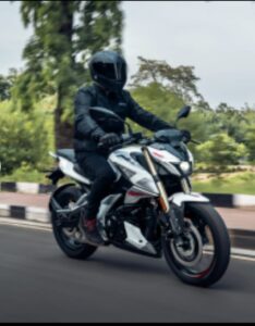 bajaj pulsar n160